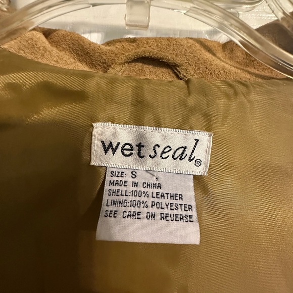 Nice thin jacket - Picture 3 of 3